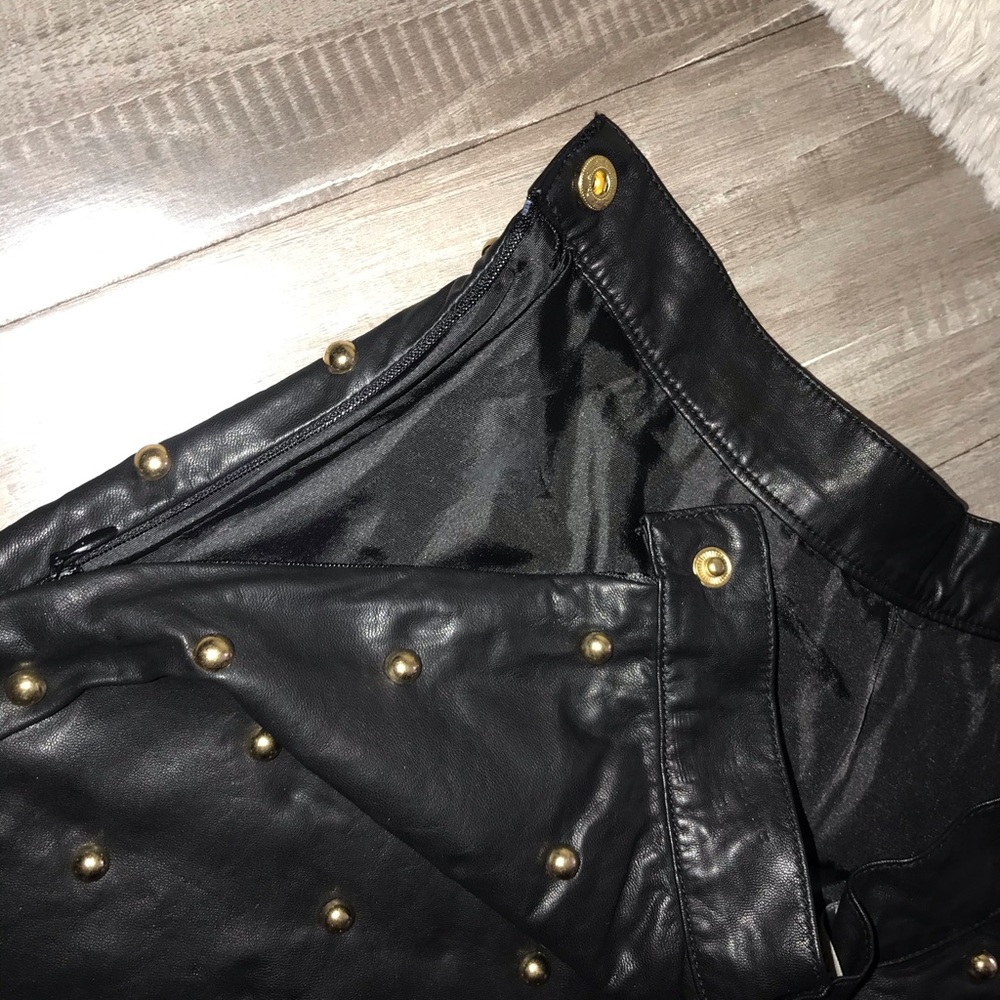Mini skirt🖤 - Picture 3 of 4